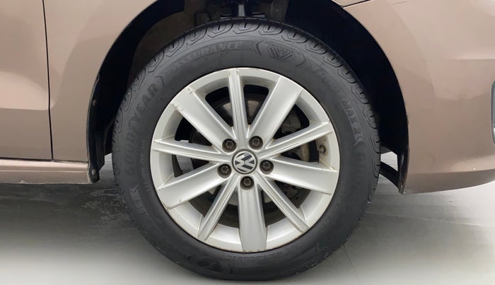 2015 Volkswagen Vento HIGHLINE 1.6 MPI, Petrol, Manual, 87,242 km, Right Front Wheel