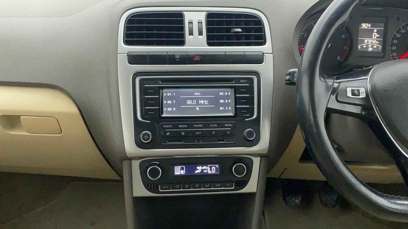 2015 Volkswagen Vento HIGHLINE 1.6 MPI, Petrol, Manual, 87,242 km, Air Conditioner