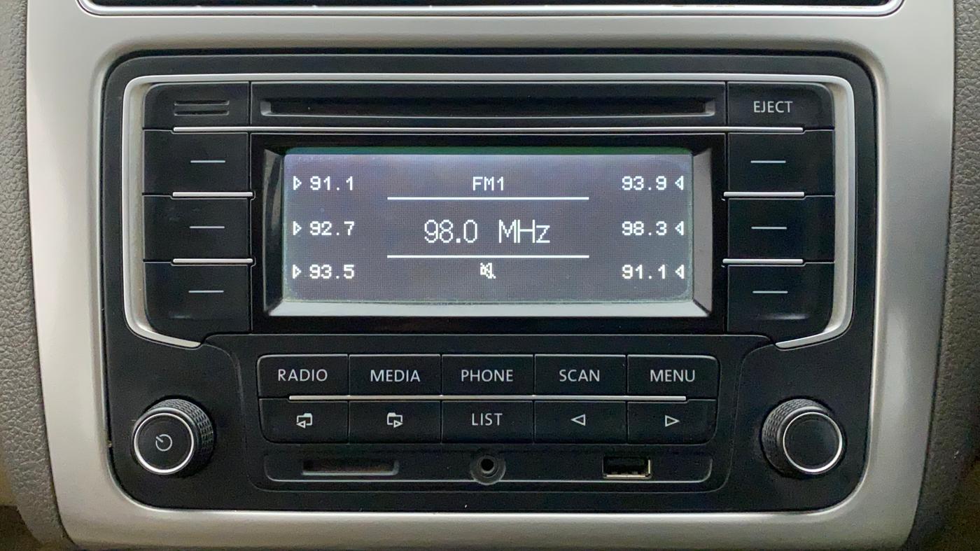 2015 Volkswagen Vento HIGHLINE 1.6 MPI, Petrol, Manual, 87,242 km, Infotainment System