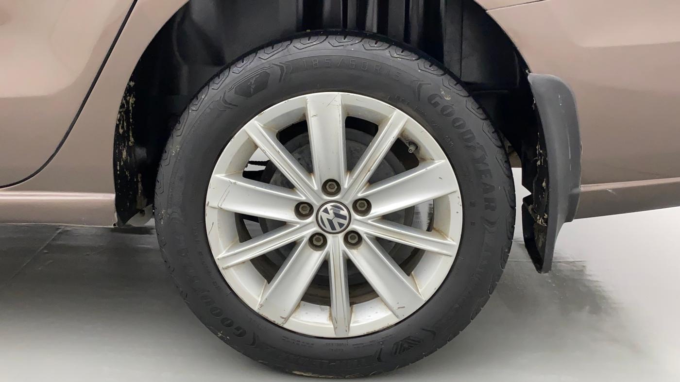 2015 Volkswagen Vento HIGHLINE 1.6 MPI, Petrol, Manual, 87,242 km, Left Rear Wheel