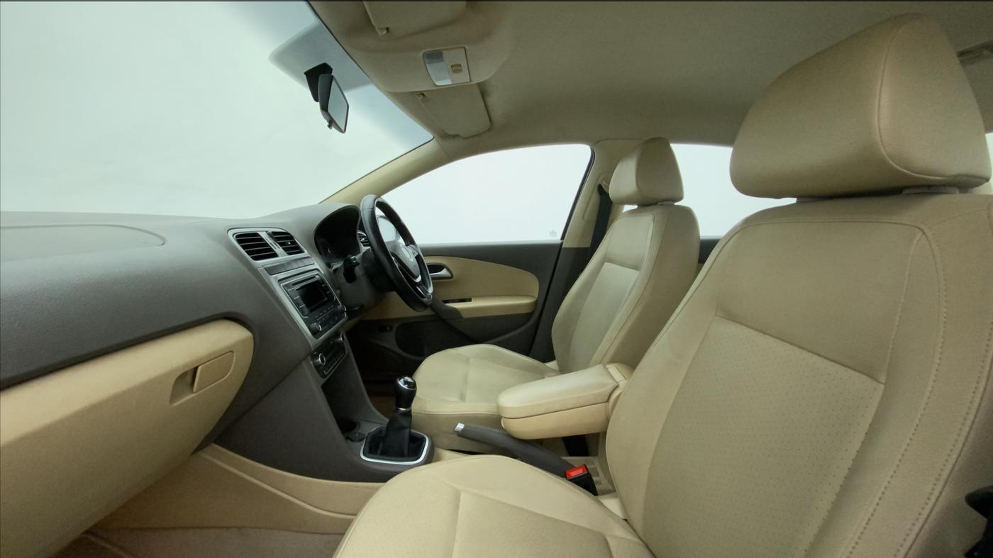 2015 Volkswagen Vento HIGHLINE 1.6 MPI, Petrol, Manual, 87,242 km, Right Side Front Door Cabin