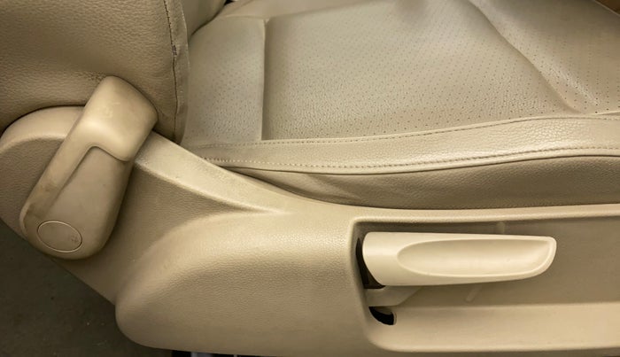 2015 Volkswagen Vento HIGHLINE 1.6 MPI, Petrol, Manual, 87,242 km, Driver Side Adjustment Panel