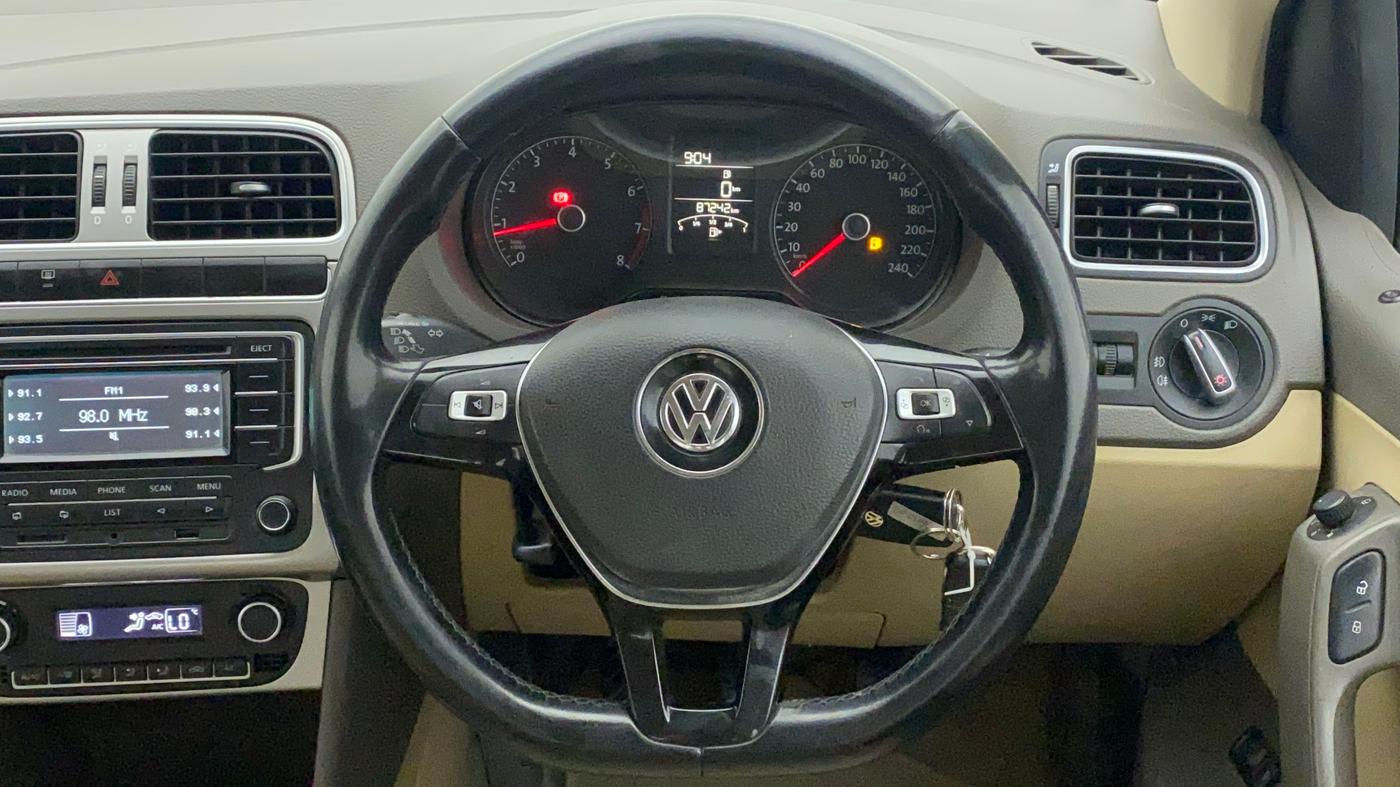 2015 Volkswagen Vento HIGHLINE 1.6 MPI, Petrol, Manual, 87,242 km, Steering Wheel Close Up