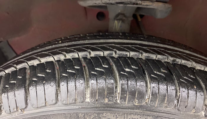 2014 Maruti Ritz VDI, Diesel, Manual, 41,901 km, Left Front Tyre Tread