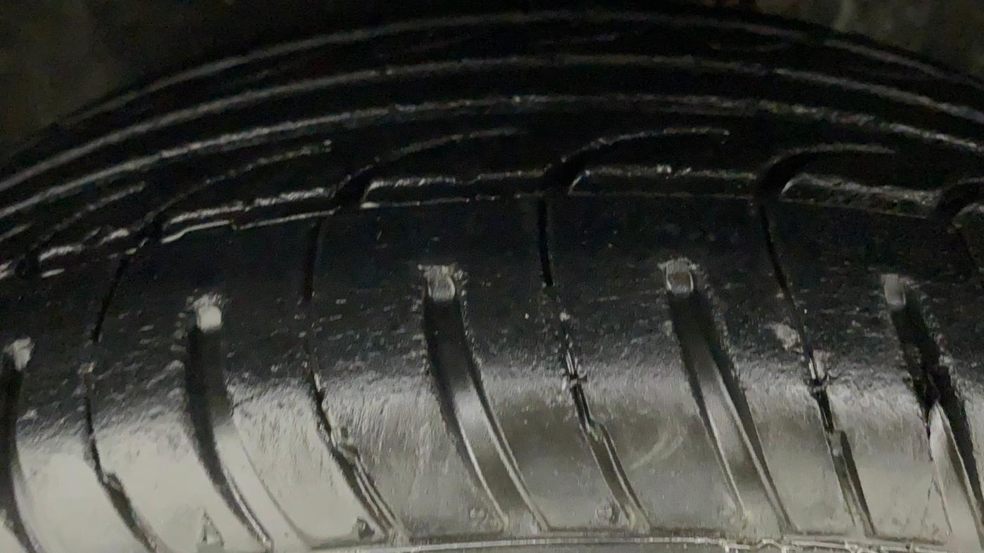 2011 Toyota Etios G, Petrol, Manual, 51,710 km, Left Front Tyre Tread