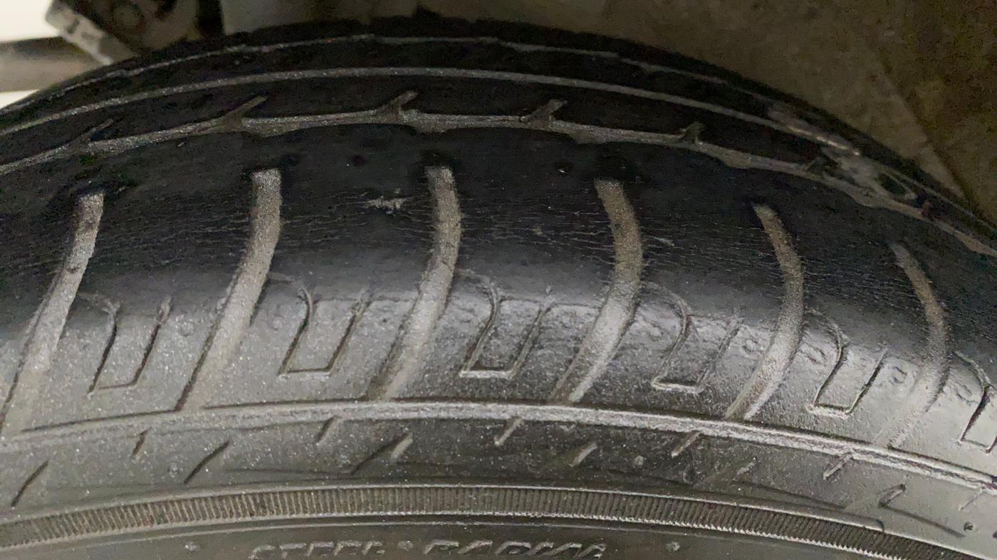 2011 Maruti Wagon R 1.0 VXI, Petrol, Manual, 1,00,490 km, Left Rear Tyre Tread