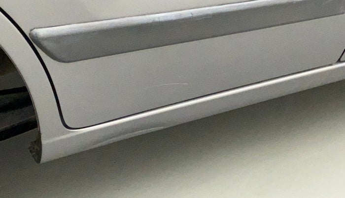 2011 Maruti Wagon R 1.0 VXI, Petrol, Manual, 1,00,490 km, Right running board - Slightly dented