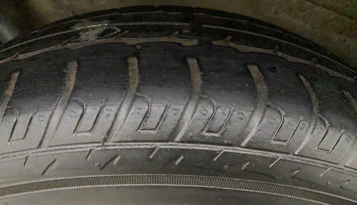2011 Maruti Wagon R 1.0 VXI, Petrol, Manual, 1,00,490 km, Right Rear Tyre Tread