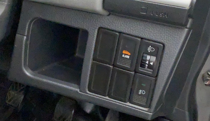 2011 Maruti Wagon R 1.0 VXI, Petrol, Manual, 1,00,490 km, Dashboard - Headlight height adjustment not working
