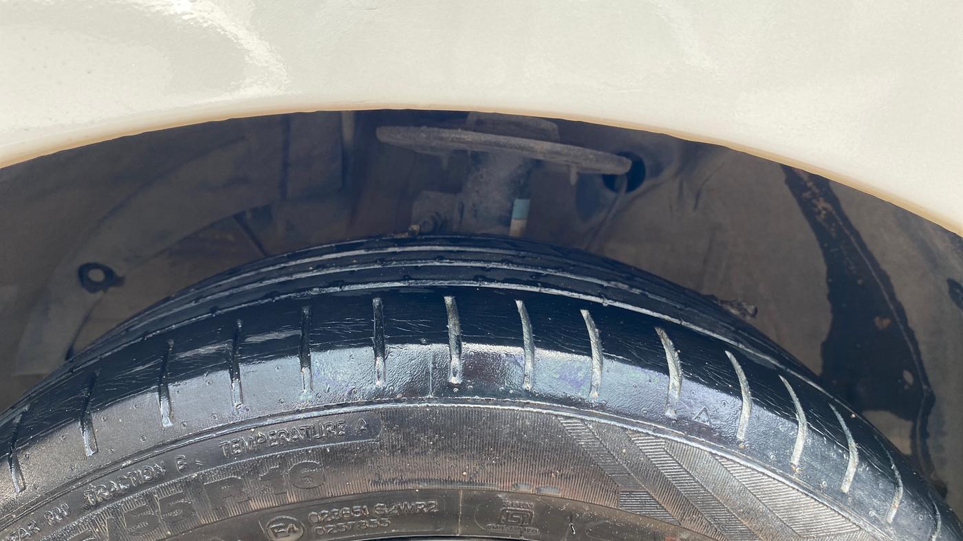 2019 Toyota Glanza G, Petrol, Manual, 42,693 km, Left Front Tyre Tread