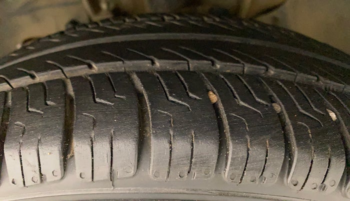 2016 Tata Tiago XE PETROL, Petrol, Manual, 1,01,386 km, Left Front Tyre Tread