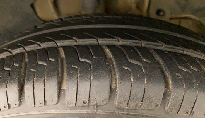 2016 Tata Tiago XE PETROL, Petrol, Manual, 1,01,386 km, Right Front Tyre Tread