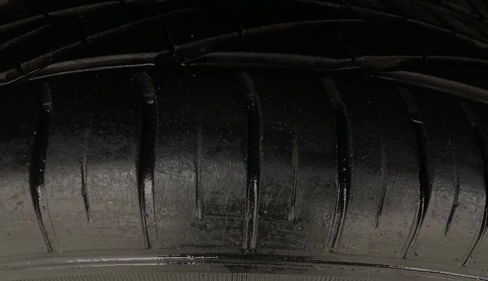 2018 Tata NEXON XMA PETROL, Petrol, Automatic, 72,443 km, Right Rear Tyre Tread