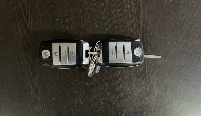 2021 KIA SONET HTX 1.5, Diesel, Manual, 75,434 km, Key Close Up