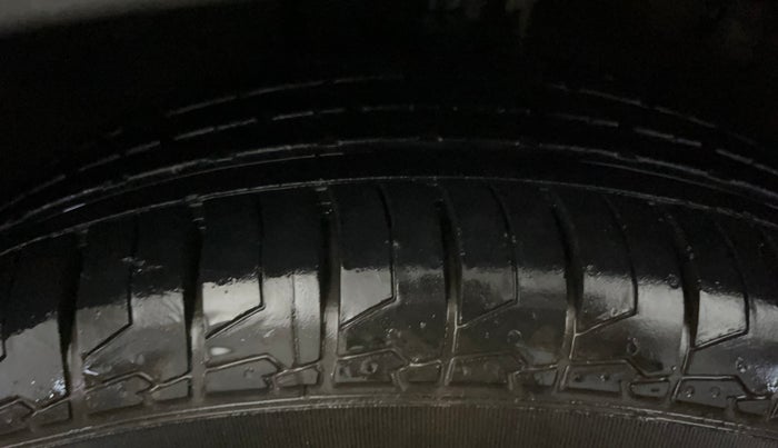 2021 KIA SONET HTX 1.5, Diesel, Manual, 75,434 km, Left Front Tyre Tread