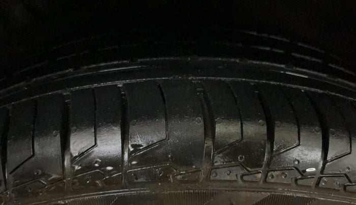 2021 KIA SONET HTX 1.5, Diesel, Manual, 75,434 km, Right Front Tyre Tread