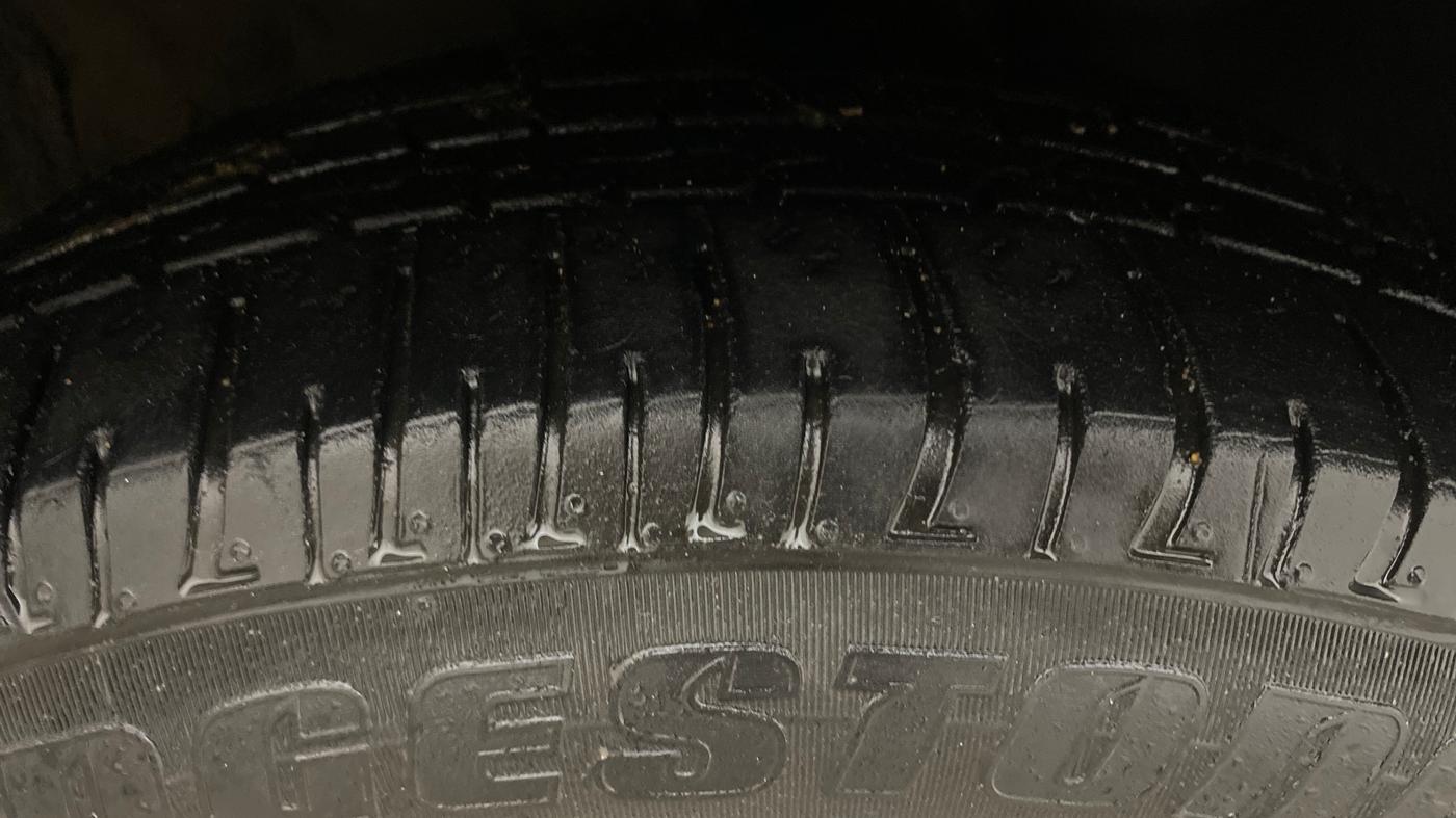 2022 KIA CARENS LUXURY PLUS 1.5 DIESEL AT 7 STR, Diesel, Automatic, 1,04,223 km, Right Front Tyre Tread