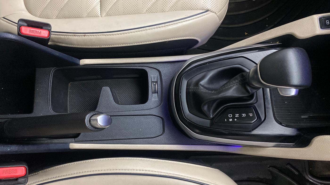 2022 KIA CARENS LUXURY PLUS 1.5 DIESEL AT 7 STR, Diesel, Automatic, 1,04,223 km, Gear Lever