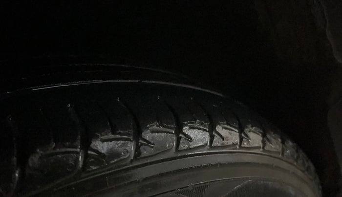 2016 Maruti Baleno DELTA PETROL 1.2, Petrol, Manual, 61,806 km, Right Rear Tyre Tread