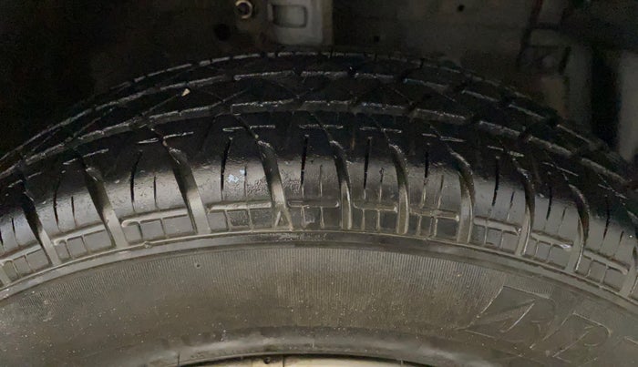 2017 Maruti Swift LXI (O), Petrol, Manual, 16,007 km, Right Front Tyre Tread