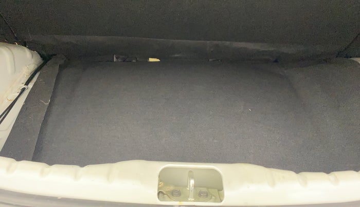 2017 Hyundai Eon ERA +, Petrol, Manual, 27,680 km, Boot Inside