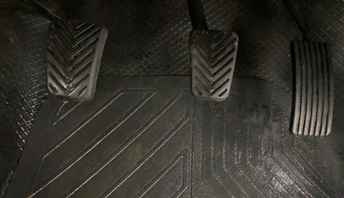 2017 Hyundai Eon ERA +, Petrol, Manual, 27,680 km, Pedals