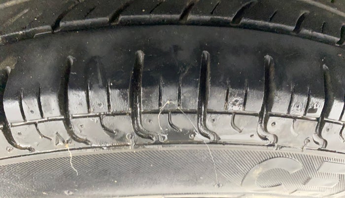 2017 Hyundai Eon ERA +, Petrol, Manual, 27,680 km, Left Rear Tyre Tread