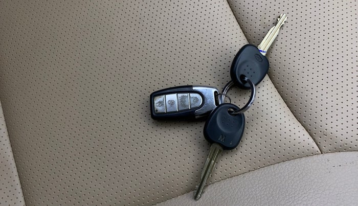 2017 Hyundai Eon ERA +, Petrol, Manual, 27,680 km, Key Close Up