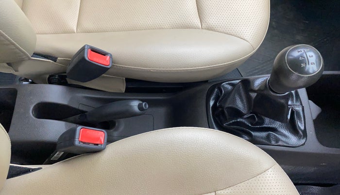 2017 Hyundai Eon ERA +, Petrol, Manual, 27,680 km, Gear Lever