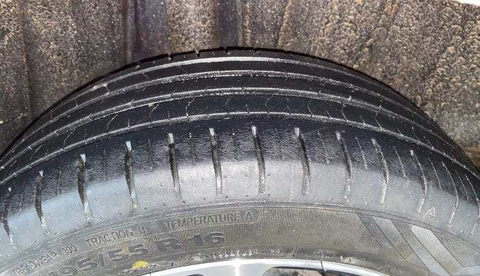 2022 Toyota Glanza V, Petrol, Manual, 32,320 km, Right Rear Tyre Tread