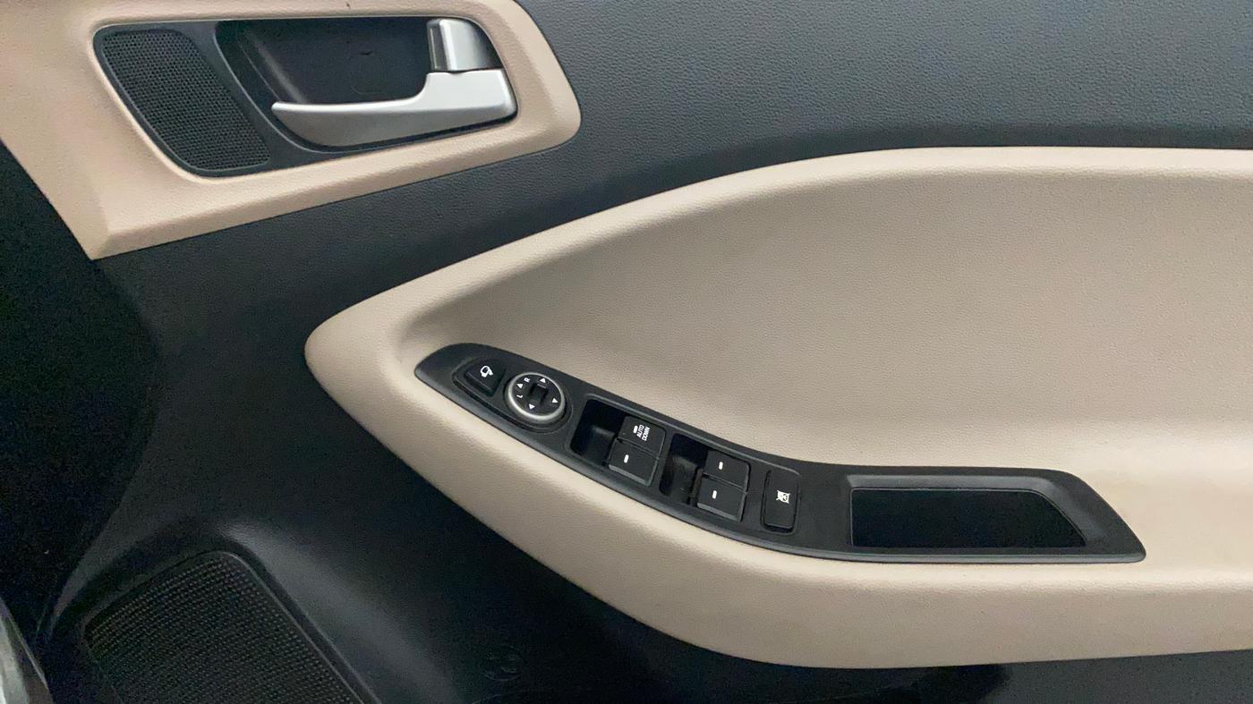 2020 Hyundai Elite i20 SPORTZ PLUS 1.2, Petrol, Manual, 44,364 km, Driver Side Door Panels Control