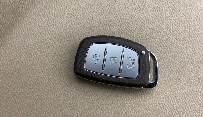 2014 Hyundai Grand i10 ASTA AT 1.2 KAPPA VTVT, Petrol, Automatic, 44,084 km, Key Close Up