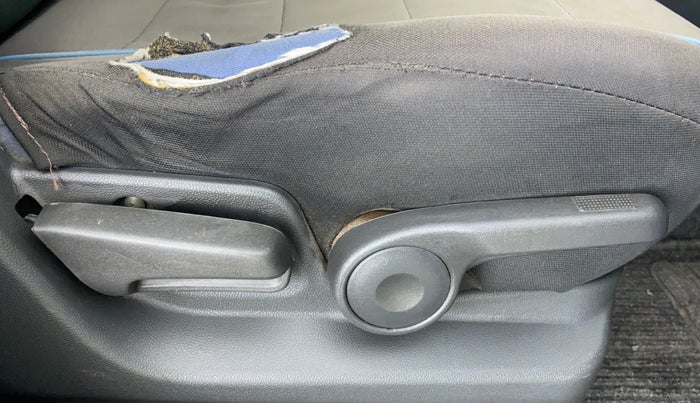 2010 Maruti Ritz ZXI, Petrol, Manual, 83,901 km, Driver Side Adjustment Panel