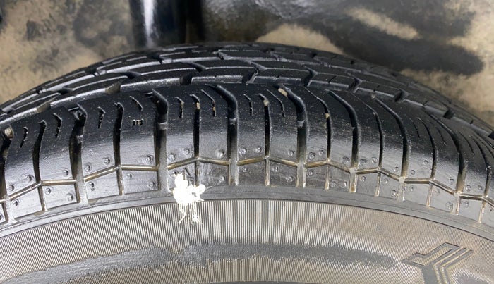 2010 Maruti Ritz ZXI, Petrol, Manual, 83,901 km, Right Rear Tyre Tread