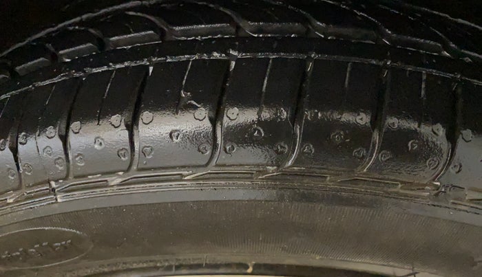 2016 Maruti Celerio ZXI AMT, Petrol, Automatic, 86,564 km, Right Front Tyre Tread