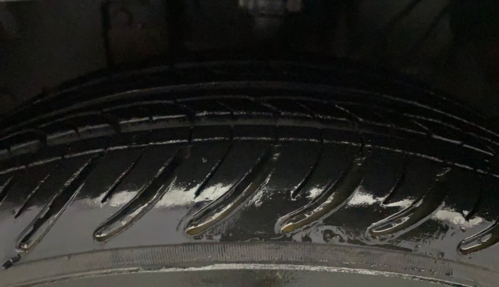 2016 Datsun Redi Go S, Petrol, Manual, 29,593 km, Left Front Tyre Tread