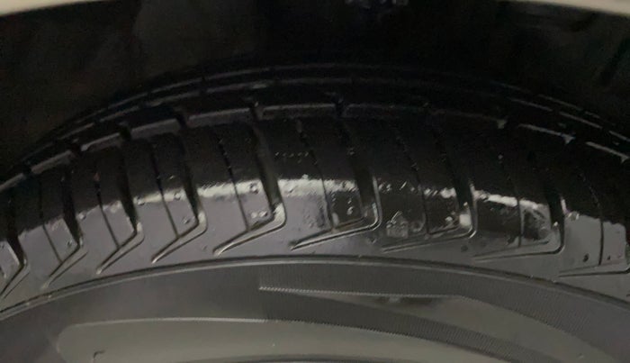 2016 Datsun Redi Go S, Petrol, Manual, 29,593 km, Right Front Tyre Tread