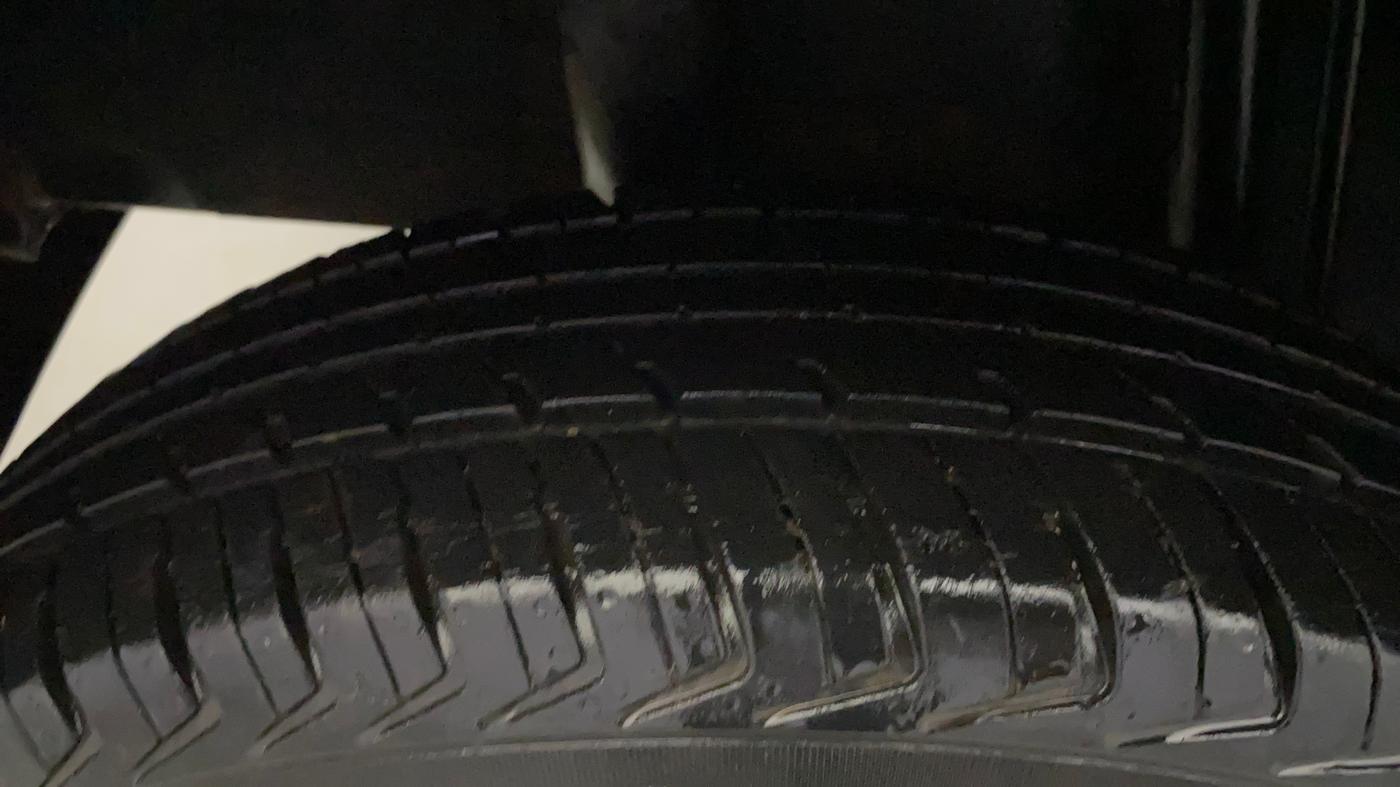 2016 Datsun Redi Go S, Petrol, Manual, 29,593 km, Right Rear Tyre Tread