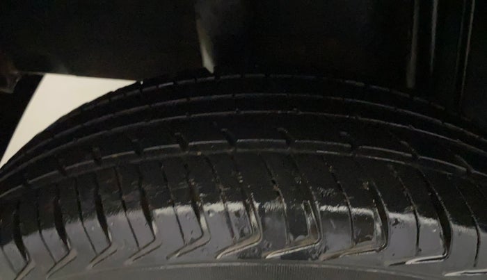 2016 Datsun Redi Go S, Petrol, Manual, 29,593 km, Right Rear Tyre Tread