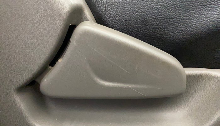 2016 Datsun Redi Go S, Petrol, Manual, 29,593 km, Driver Side Adjustment Panel