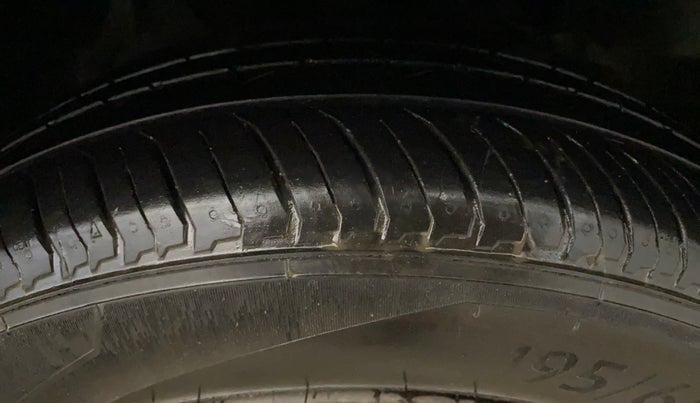 2019 Tata NEXON XM PETROL, Petrol, Manual, 74,892 km, Right Front Tyre Tread