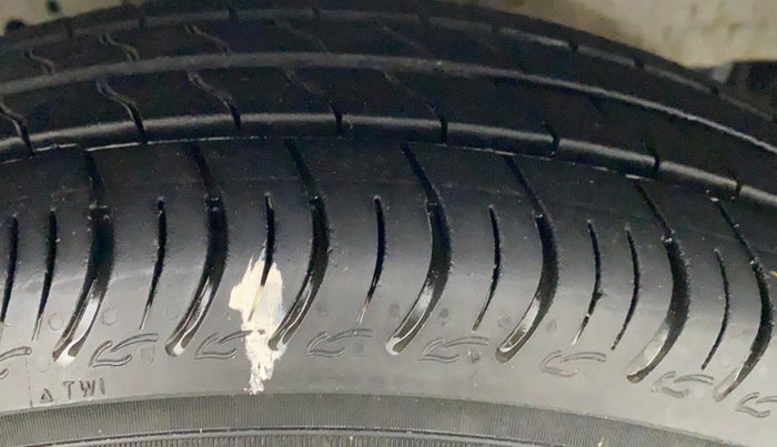 2012 Honda Brio S MT, Petrol, Manual, 51,612 km, Right Front Tyre Tread