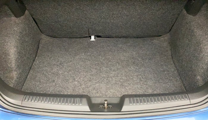 2016 Volkswagen Polo HIGHLINE1.2L, Petrol, Manual, 29,317 km, Boot Inside