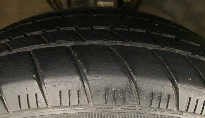 2016 Volkswagen Polo HIGHLINE1.2L, Petrol, Manual, 29,317 km, Right Front Tyre Tread