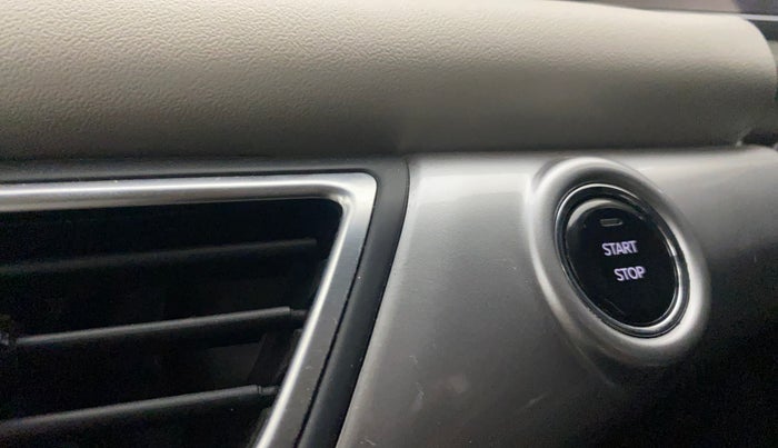 2022 Mahindra XUV700 AX 7 LUXURY P AT 7 STR, Petrol, Automatic, 76,554 km, Keyless Start/ Stop Button