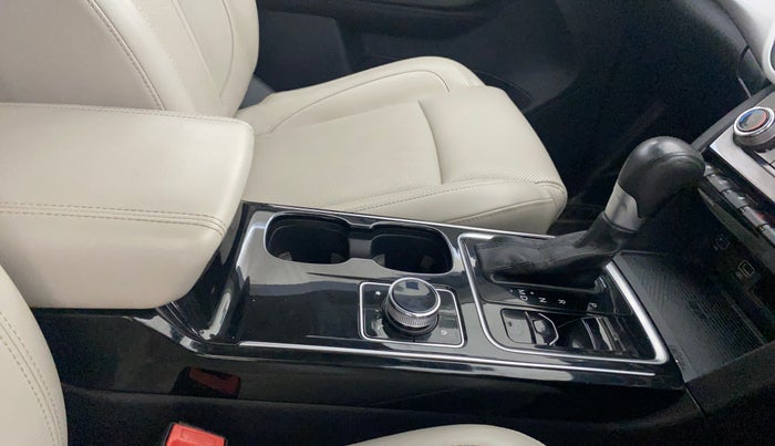 2022 Mahindra XUV700 AX 7 LUXURY P AT 7 STR, Petrol, Automatic, 76,554 km, Gear Lever