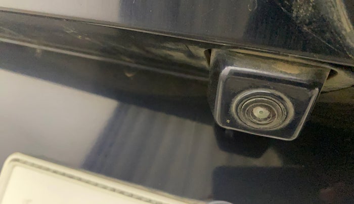 2022 Mahindra XUV700 AX 7 LUXURY P AT 7 STR, Petrol, Automatic, 76,554 km, Parking Camera