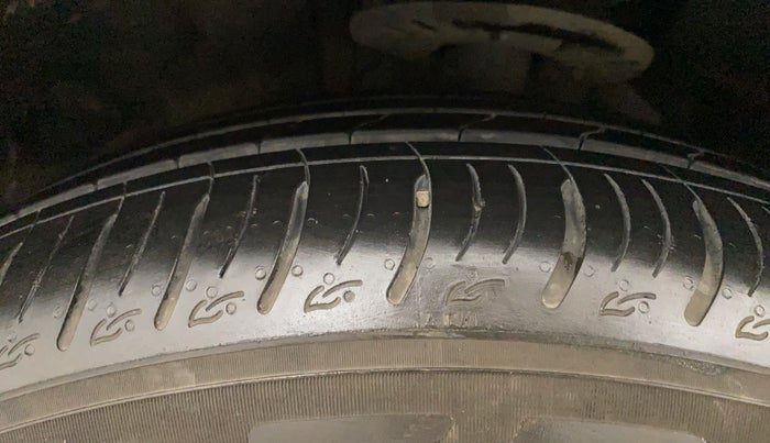 2022 Mahindra XUV700 AX 7 LUXURY P AT 7 STR, Petrol, Automatic, 76,554 km, Left Front Tyre Tread