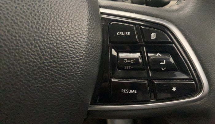 2022 Mahindra XUV700 AX 7 LUXURY P AT 7 STR, Petrol, Automatic, 76,554 km, Adaptive Cruise Control