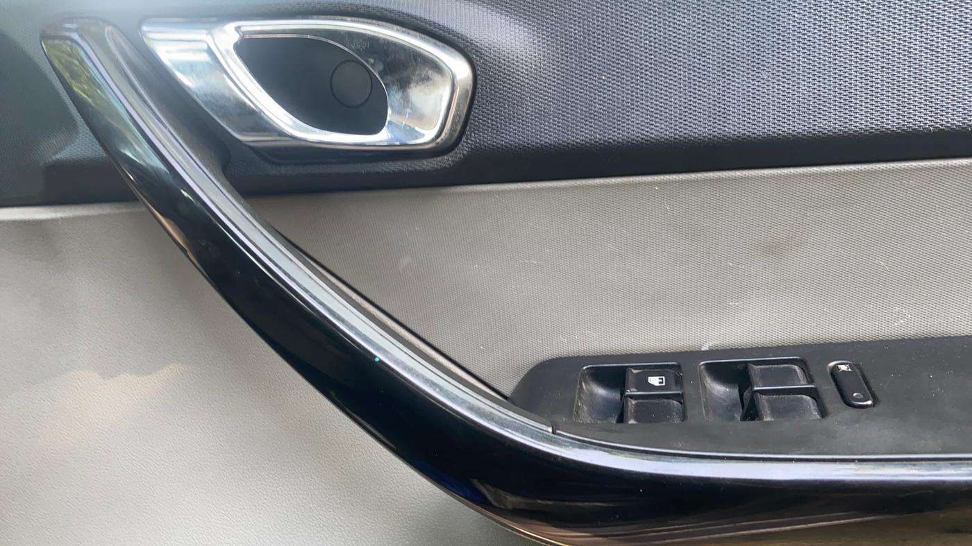 2019 Tata Tiago XZ PETROL, Petrol, Manual, 65,915 km, Driver Side Door Panels Control